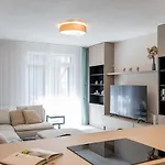 Lovely 2bedroom 2-2-3 코시체