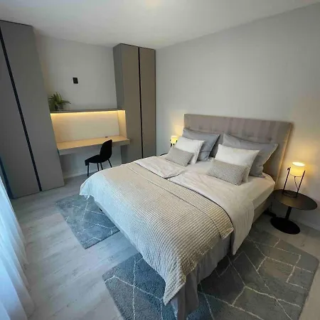Lovely 2bedroom 2-2-3 아파트 코시체