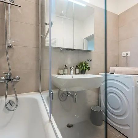 Lovely 2bedroom 2-2-3 Appartement