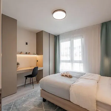 Lovely 2bedroom 2-2-3 *