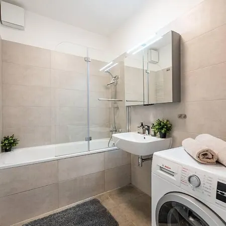 Lovely 2bedroom 2-2-3 公寓 *